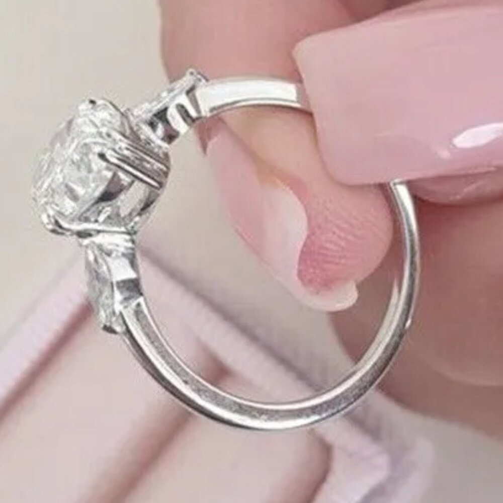 π Stunning Large 6.50ctw Oval & Marquise Side Diamond Engagement /Promise Ring - Picture 5 of 5